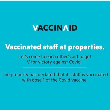 Vaccinated Staff - Oyo 1230 Kampoeng Osing Syariah Guesthouse Banyuwangi  Zewnętrze zdjęcie