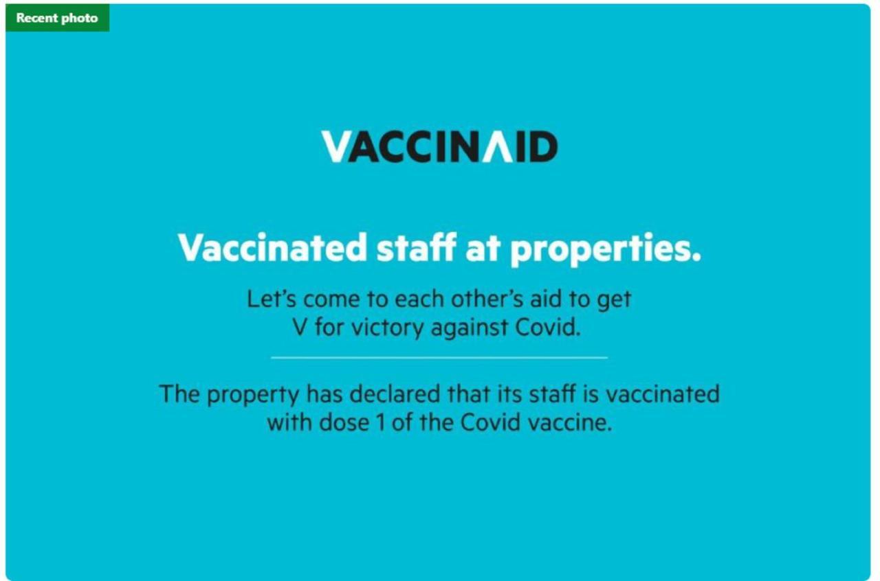 Vaccinated Staff - Oyo 1230 Kampoeng Osing Syariah Guesthouse Banyuwangi  Zewnętrze zdjęcie