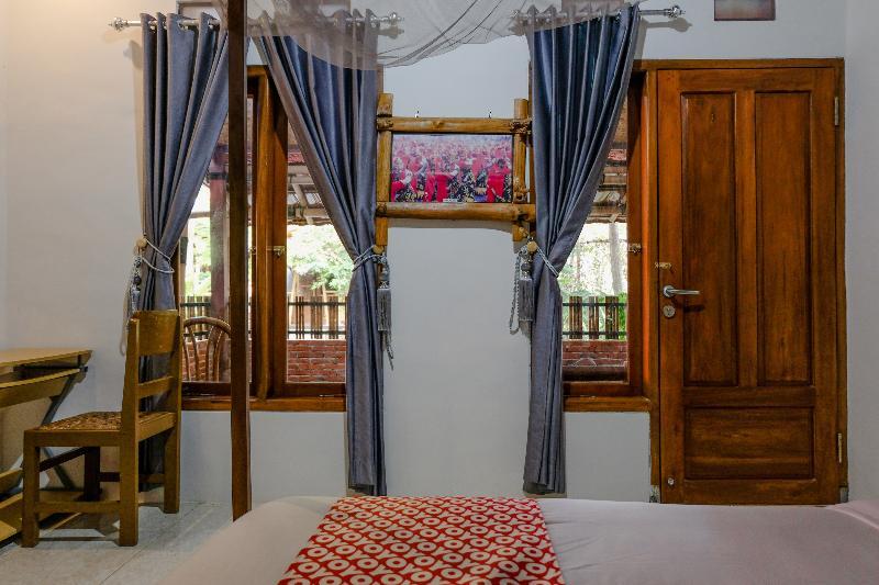 Vaccinated Staff - Oyo 1230 Kampoeng Osing Syariah Guesthouse Banyuwangi  Zewnętrze zdjęcie